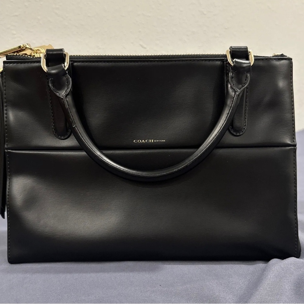 Coach Large smooth calf skin borough bag black.